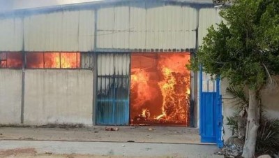 "لعنة الفراعنة".. حريق هائل بمصنع في مصر يخلف خسائر بالملايين