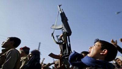 بالفيديو.. طفل يمني يعاهد الحوثي "بالقـتال حتى المـوت" ووزير الإعلام يحذر