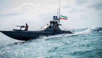البنتاغون: زوارق إيرانية تنفذ مناورة غير احترافية أمام سفن أمريكية