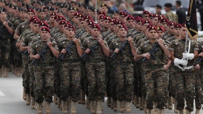 أزمة لبنان تطال جيشه.. وتحذيرات من سيطرة لـ"حـزب الله"