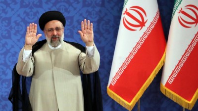 "جردوا رضيعي من ملابسه".. شهادات مروعة لسجناء أشرف الرئيس الإيراني الجديد على تعذيبهم