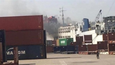 حريق على متن باخرة قبالة مرفأ بيروت
