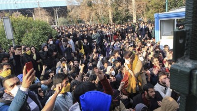 فيديو: الأمن الإيراني يفتح النار على المحتجين في خوزستان