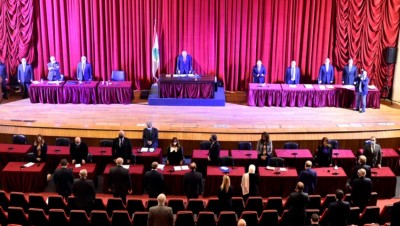 انقطاع الكهرباء في جلسة منح الثقة للحكومة اللبنانية ونائب عن "حــزب الله" يتدخل (فيديو)