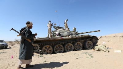 الحوثيون يستهدفون حيا سكنيا في مأرب بصاروخ باليستي