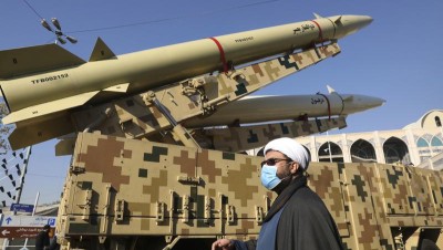 إيران تستعرض صواريخها وسط محاولات تسير باتجاه إحياء الاتفاق النووي