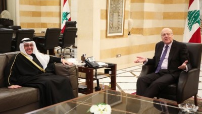 بعد عزلة لأشهر.. وزير خارجية الكويت يحمل ثلاث رسائل إلى لبنان