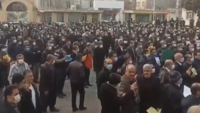 آلاف المعلمين يتظاهرون في 30 مدينة إيرانية