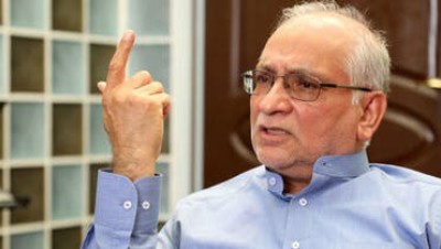 زعيم إصلاحي في إيران يدعو "خامنئي" لإنقاذ الجمهورية والمرشد