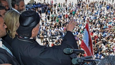 توقيف المطران الماروني يشعل صراعا سياسيا في لبنان