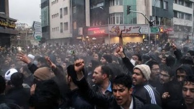 بعد العراق ولبنان.. هل اقتربت ثورة الشعب الإيراني؟