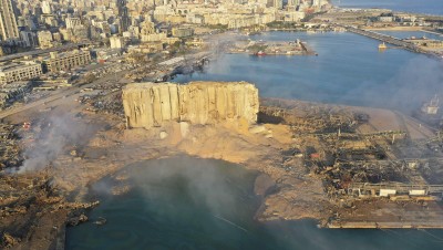لبنان يواجه خطر تسرب مواد سامة من مرفأ بيروت