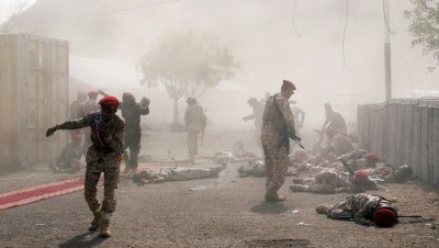 اليمن.. اللحظات الأولى لقصف الحوثيين معسكر الجلاء في عدن