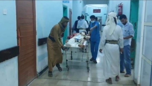 مشاهد مؤلمة.. أطفال قتلى وجرحى بصاروخ حوثي أثناء لعبهم كرة القدم