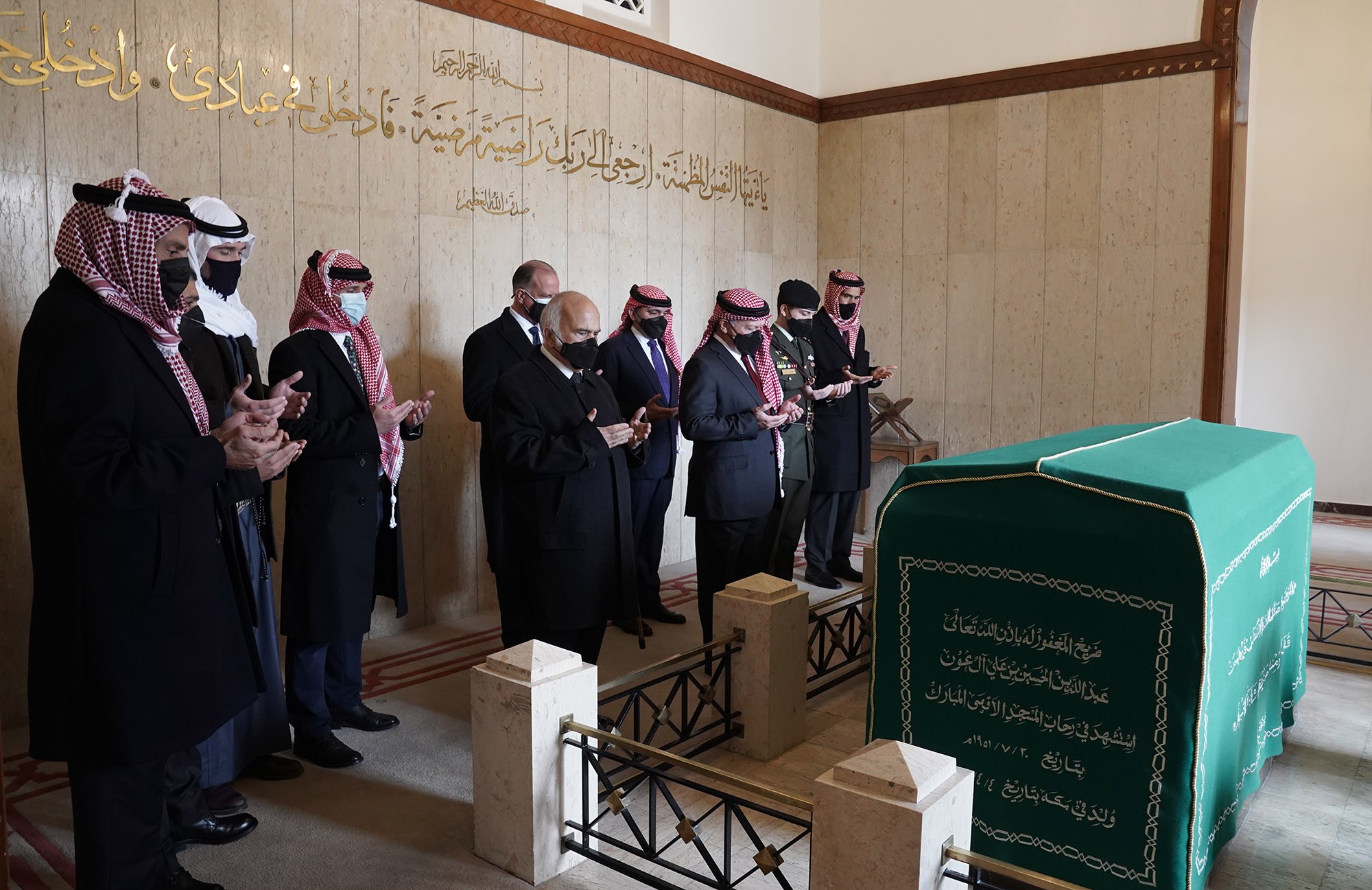 أول ظهور للملك عبدالله الثاني برفقة الأمير حمزة