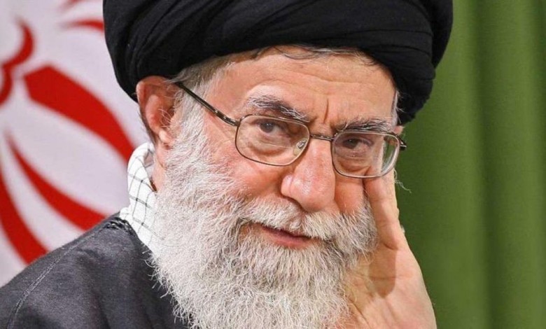موقع إسرائيلي: "خامنئي" يريد تأجيل المفاوضات حول الاتفاق النووي