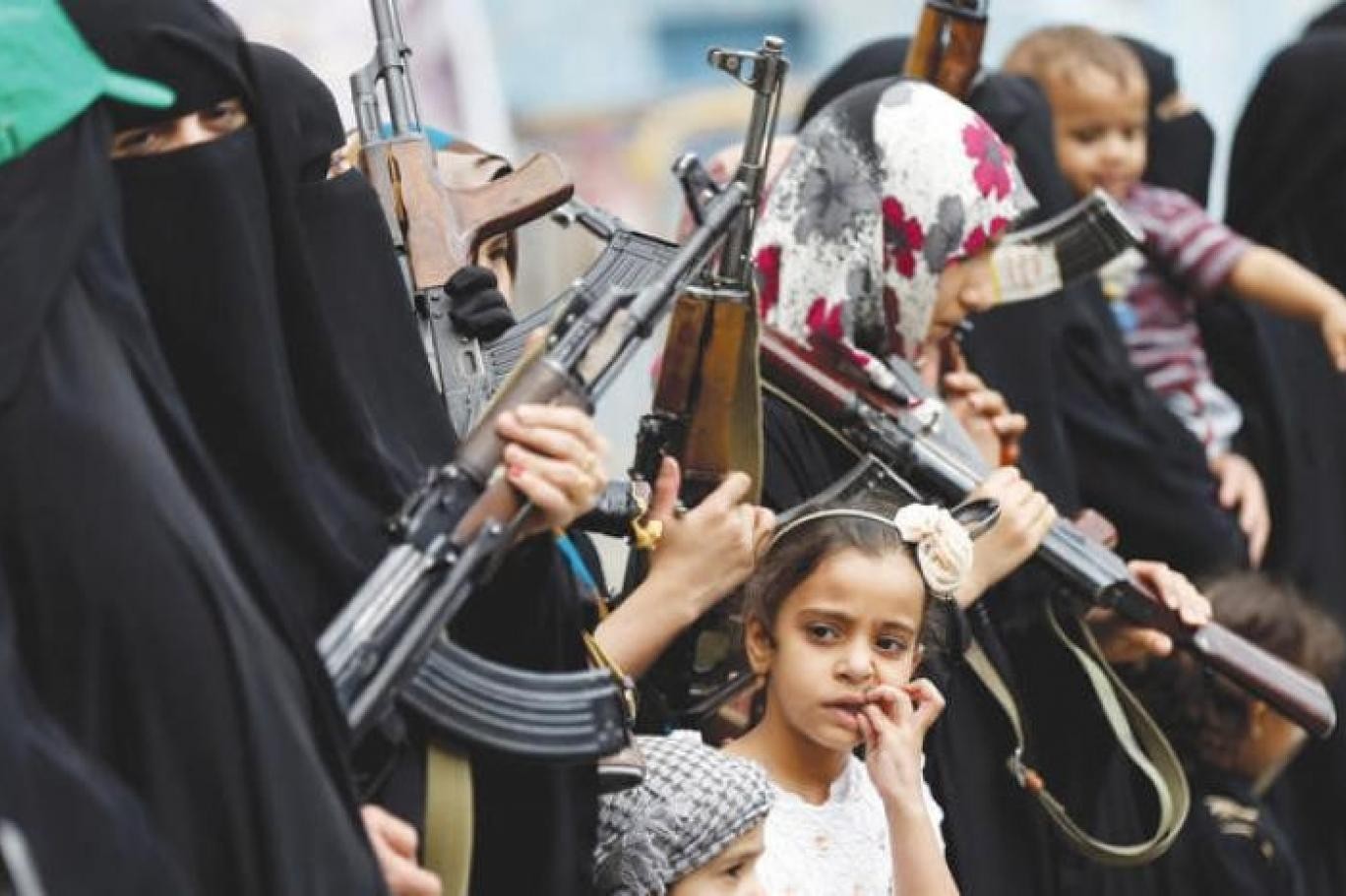 "البتول" ميليشيا الحوثي تدرب كتيبة نسائية لاقتحام الأعراس في اليمن