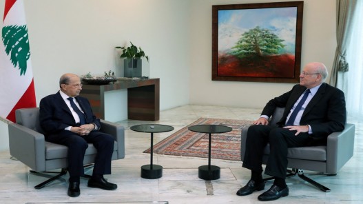 لبنان.. عون يكلف ميقاتي بتشكيل الحكومة.. والشارع غاضب