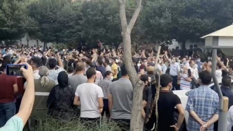 لليوم الثاني.. مظاهرات في طهران تنادي بإسقاط النظام (فيديو)
