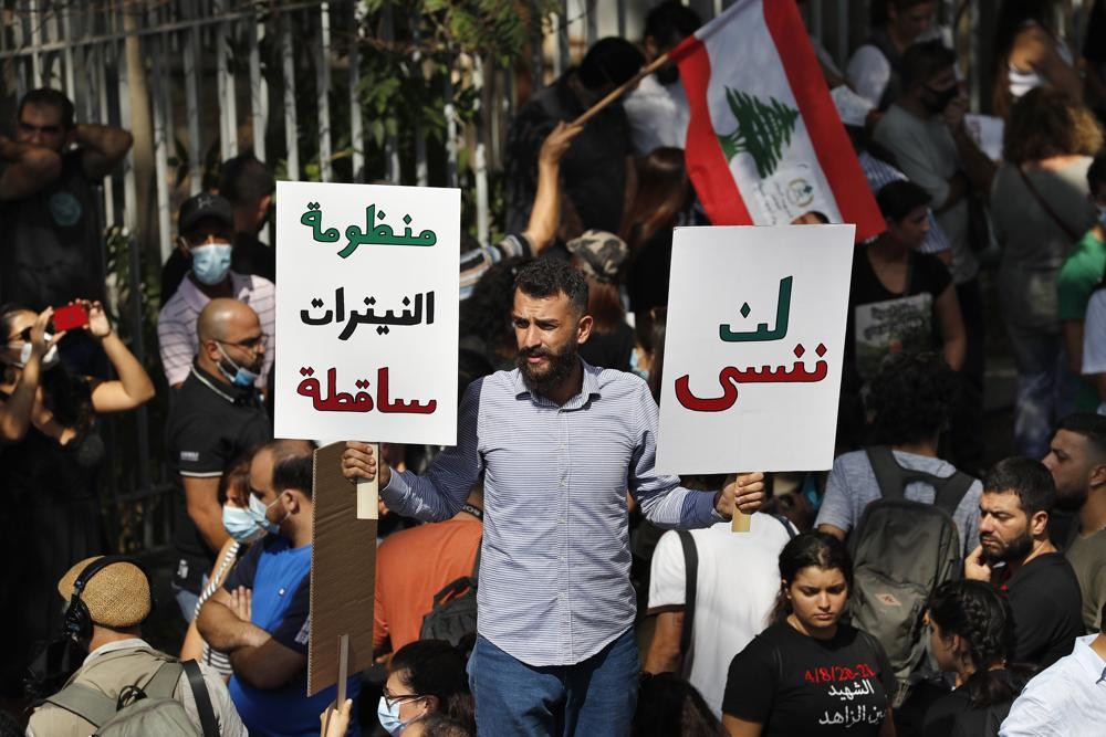 بذريعة التدخل الأمريكي.. "حـزب الله" يكيل الاتهامات لقاضي التحقيق بانفجار مرفأ بيروت
