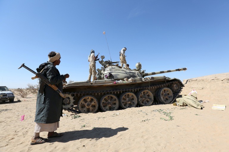 الحوثيون يستهدفون حيا سكنيا في مأرب بصاروخ باليستي
