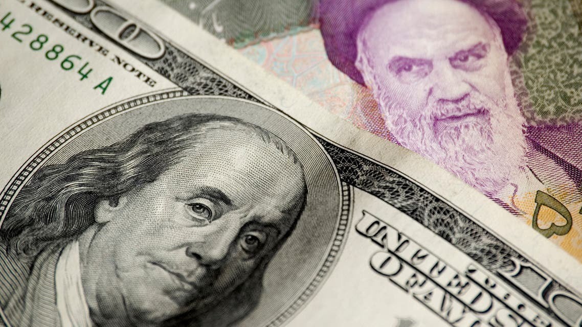عريضة في البرلمان الإيراني تطالب بإقالة وزير الاقتصاد على خلفية انهيار العملة