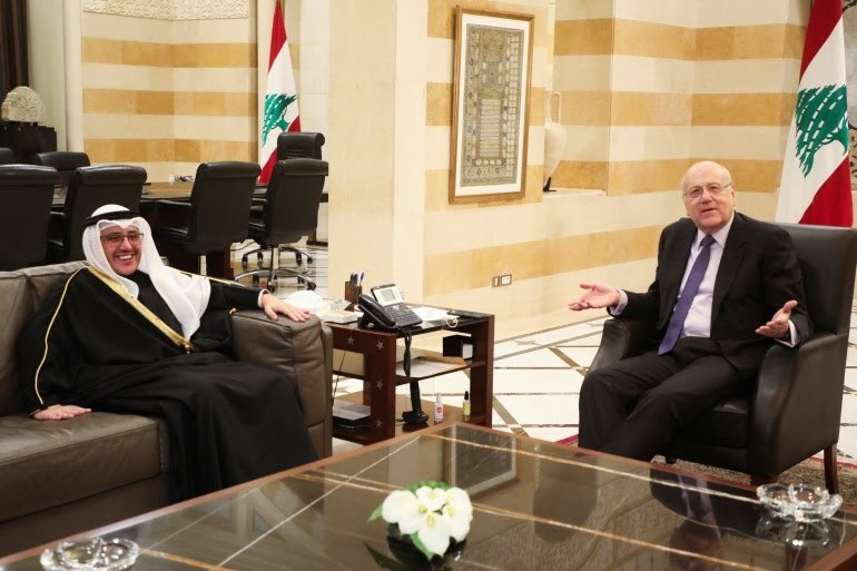 بعد عزلة لأشهر.. وزير خارجية الكويت يحمل ثلاث رسائل إلى لبنان
