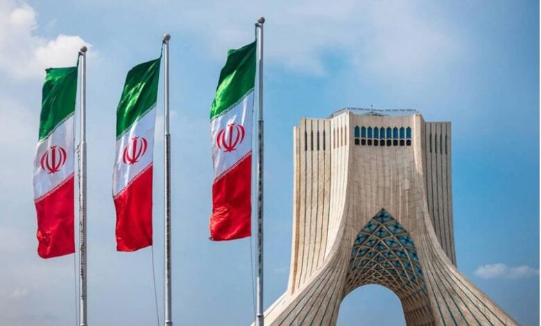 إيران تفرض عقوبات على شخصيات أمريكية