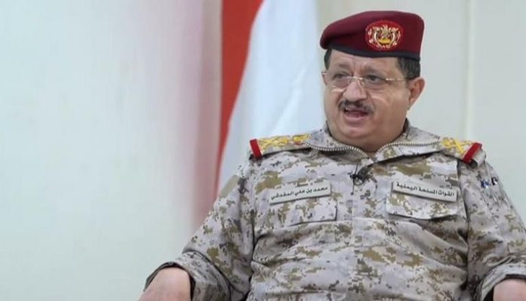 وزير الدفاع اليمني يؤكد على الالتزام بالهدنة رغم الخروقات الحوثية