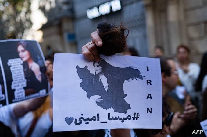 مظاهرات حاشدة في إيران وأسواق تضرب عن العمل تضامنا مع الاحتجاجات