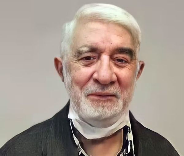 "مير حسين موسوي" يدعو لكتابة دستور جديد لإنقاذ إيران