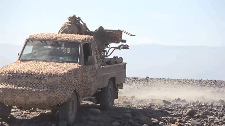 بالفيديو.. معارك عنيفة يخوضها الجيش اليمني مع الحوثيين في مأرب والجوف