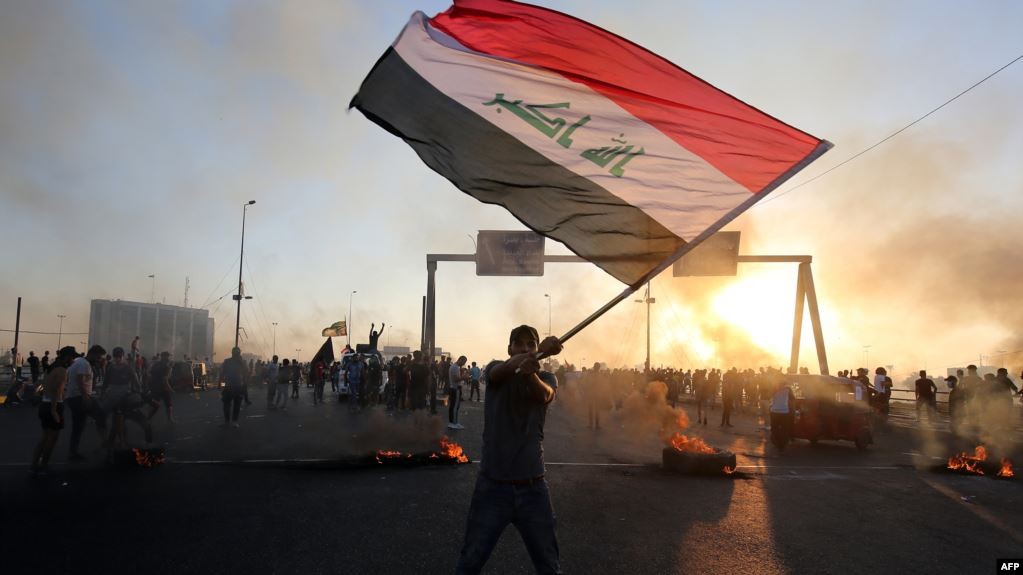 الحكومة العراقية تقدم حزمة "إصلاحات" والمتظاهرون: لا تنازل عن إسقاطها