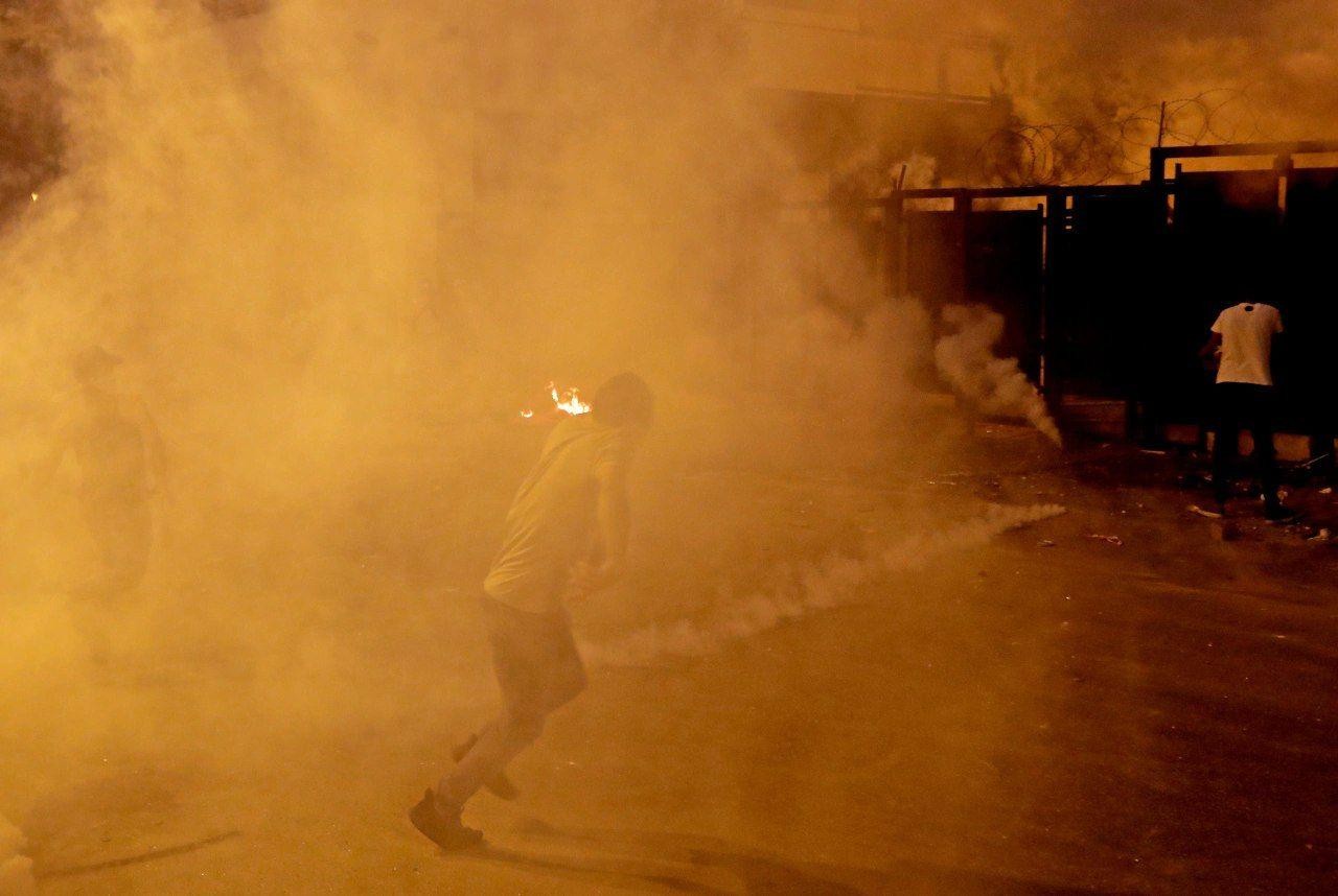 عام على ثورة اللبنانيين.. إسقاط حكومتين وأزمات لا تنتهي