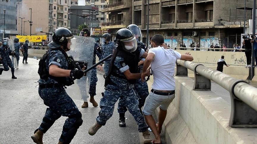 لبنان.. الفقر والإغلاق العام يشعلان مظاهرات في طرابلس ومدن عدة