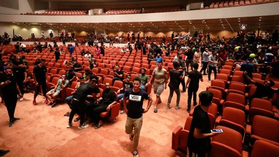 أنصار "الصدر" يواصلون الاحتجاج في بغداد رفضا لترشيح "السوداني"