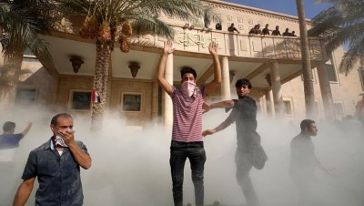 العراق على صفيح ساخن.. مواجهات في المنطقة الخضراء و"الصدر" يبدأ إضرابا عن الطعام