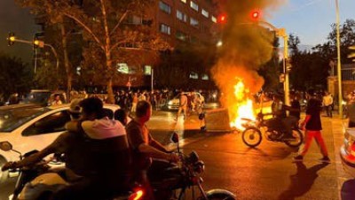 مواجهات بين الأمن الإيراني والمحتجين في "سقز" وارتفاع حصيلة القتلى إلى 154
