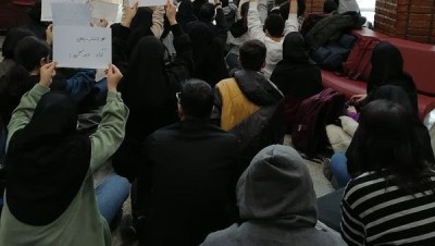 إيران تستعين بميليشيات عراقية ولبنانية لقمع الاحتجاجات والطلاب يواصلون تحدي النظام