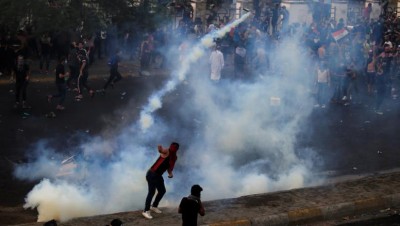 بغداد تكسر حظر التجوال والأمن العراقي يقتل 18 متظاهرا