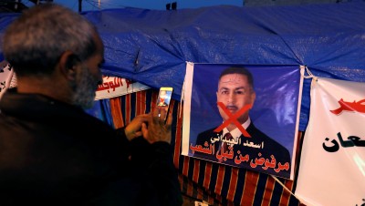 العراق.. "صالح" يتعرض لضغوط كبيرة والمتظاهرون يتمسكون بمطالبهم