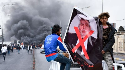 العراق.. البرلمان يؤجل جلسة منح الثقة لحكومة علاوي والشارع يواصل مظاهراته الرافضة