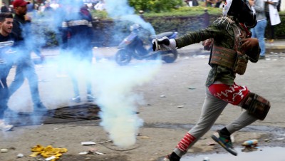 العراق.. محتجون يواصلون إغلاق حقل نفطي في ذي قار والاحتجاجات بتصاعد