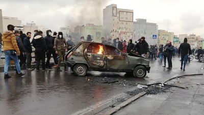 بعد روحاني وخامنئي والباسيج.. دعوة جديدة لقتل المحتجين في إيران