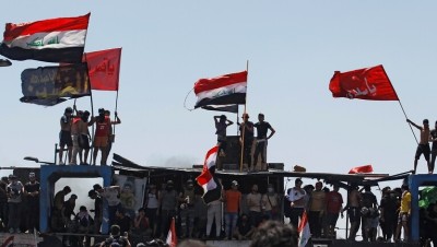 العراق.. احتجاجات في النجف تطالب بإقالة المحافظ (فيديو)