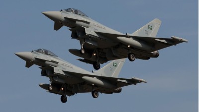 اليمن.. التحالف العربي يشن غارات على مواقع الحوثيين ويدمر ألغاما بحرية