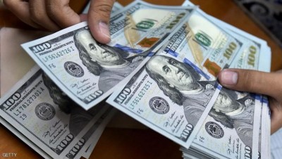 تراجع قياسي للريال الإيراني مقابل الدولار
