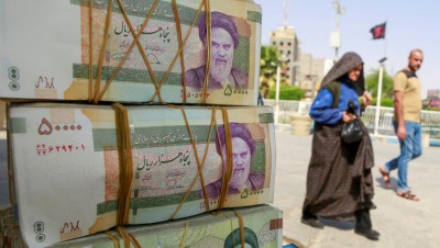 إيـران.. اتهامات لحكومة روحاني باختلاس قرابة 5 مليار دولار