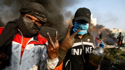 العراق.. تمسك بإسقاط نظام المحاصصة ومحاسبة الفاسدين وإيرانيون يعذبون معتقلا