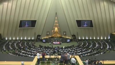 خـامنـئي يصف المشاركة بانتخابات بلاده بـ"الجـهـاد" والإيرانيون يقاطعونها